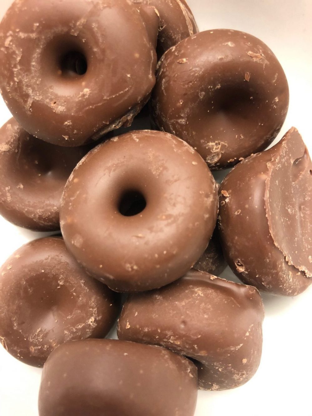 Milk chocolate aniseed rings